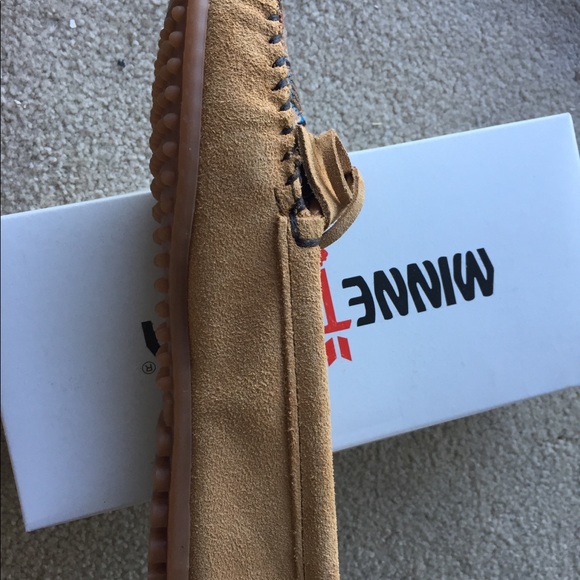 SOLD SOLD Minnetonka taupe 7 El Paso 2 moc - Picture 2 of 6